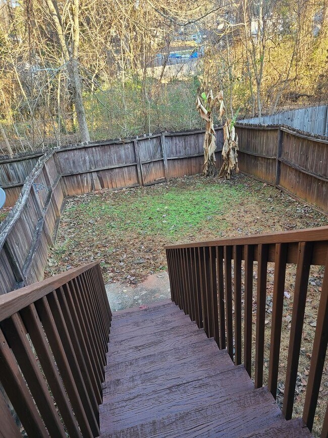 Foto del edificio - 5004 Falling Creek Ln