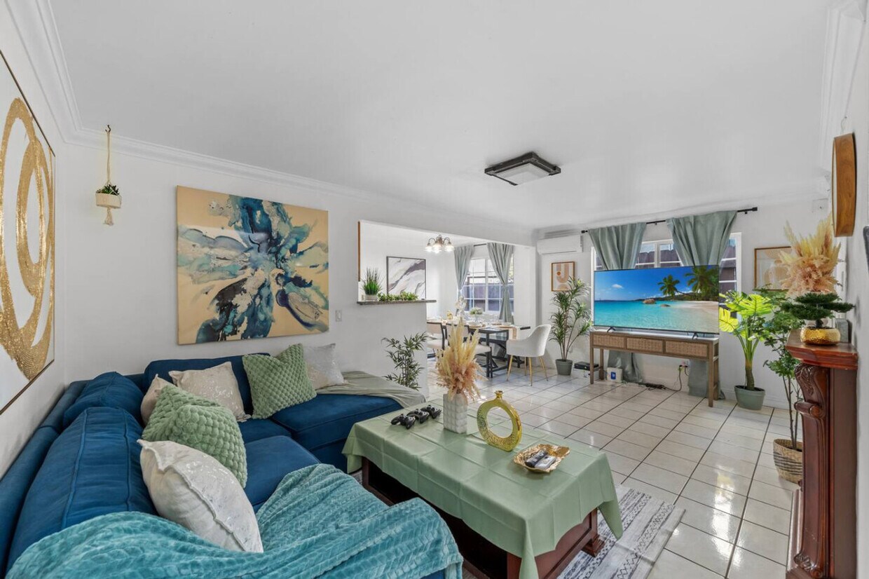 Foto principal - 2304 E 14th St