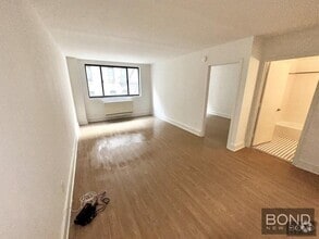 Building Photo - 323 W 96th St