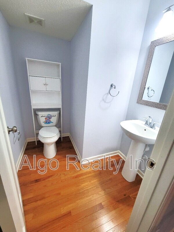 Foto del edificio - 8395 Norwood Ln N