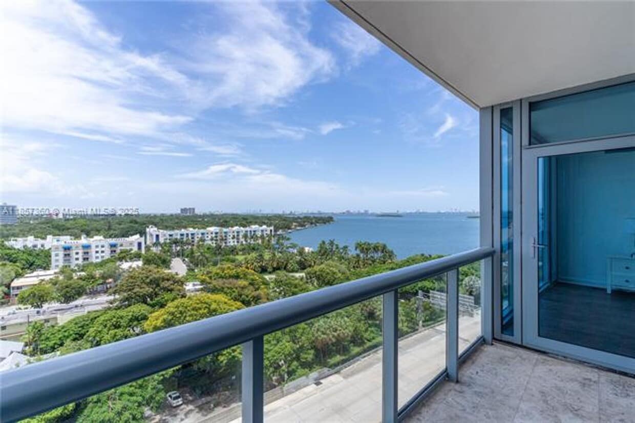 Photo - 601 NE 36th St unit 1002 (A11857360)