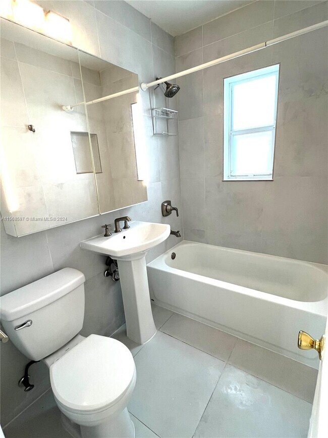 Foto del edificio - 3723 SW 26th Terrace