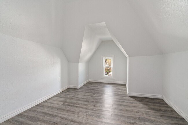 Foto del edificio - Unbeatable 4 Bedroom home in Greensburg available now!