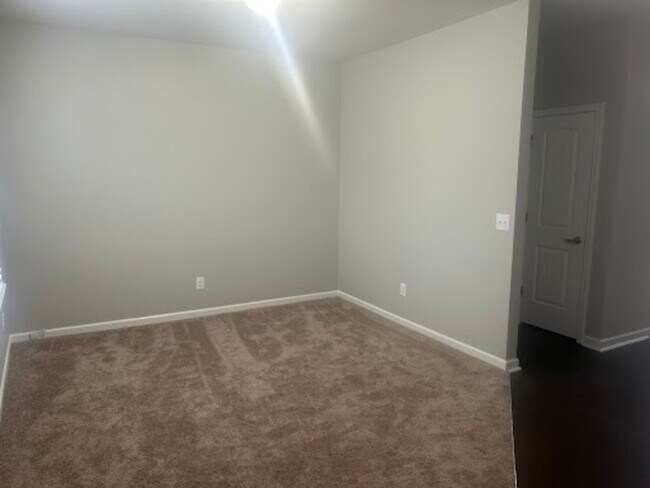 Foto del edificio - 8004 Remington Heights Drive