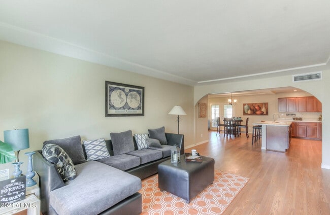 Building Photo - 40 E Balboa Dr