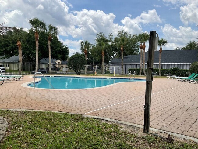 Building Photo - 3 bedroom, 2 bath, 2 car garage, Single Family home in the gated community of Mission Park