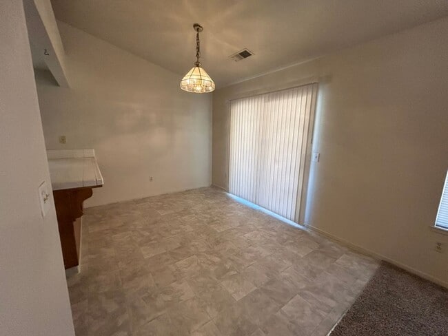 Foto del edificio - 3 bedroom 2 bathroom in a cul-de-sac home!!