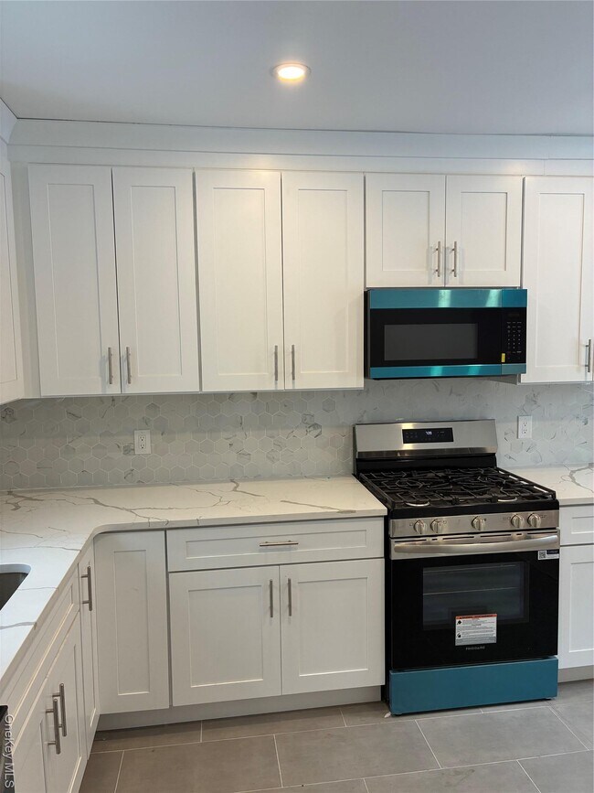 Foto del edificio - 204 E Shore Rd