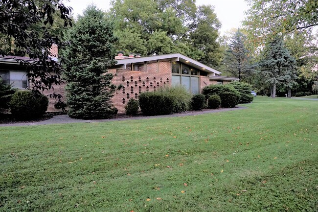Building Photo - 6608 Sunset Ln