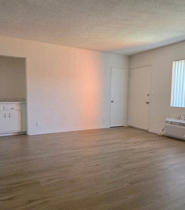 Foto del edificio - 14335 Burbank Blvd