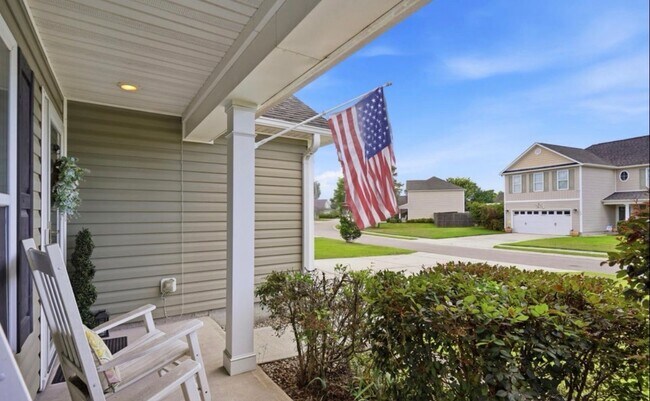 Building Photo - 553 Montego Ct