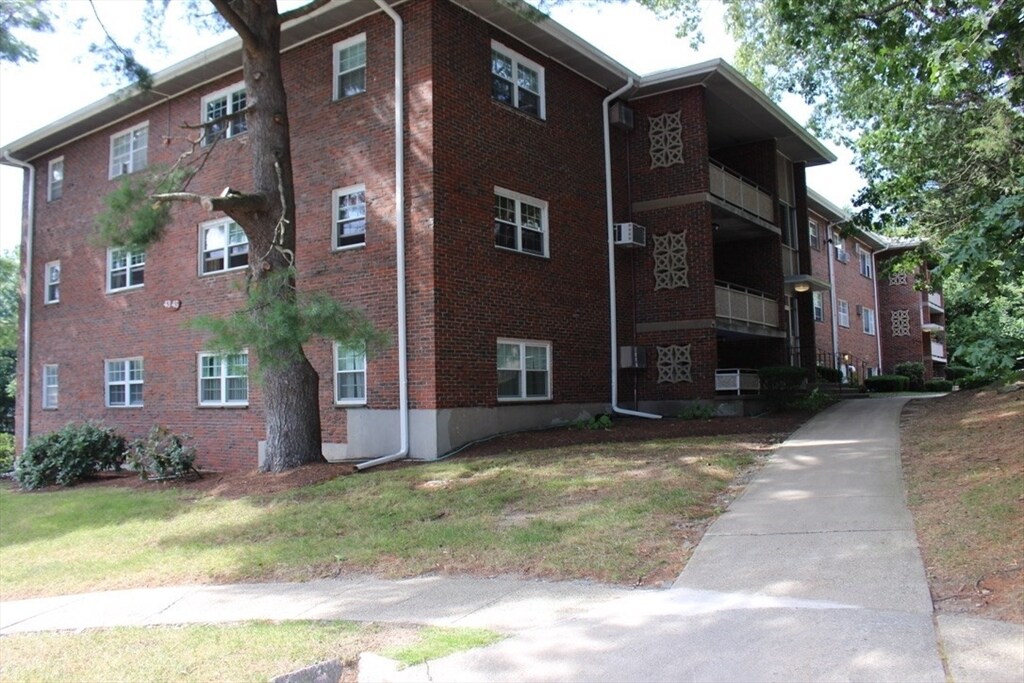 43 Jacqueline Rd Unit 12, Waltham, MA 02452 Condo for Rent in Waltham