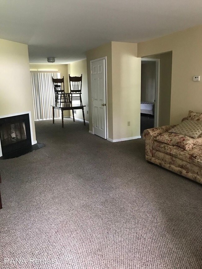 Building Photo - 2 br, 1.5 bath House - 405 Peters Way