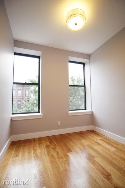 Building Photo - 706 Halsey St