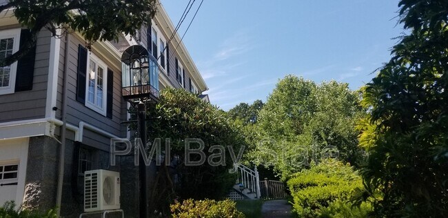Building Photo - 249 Pine St