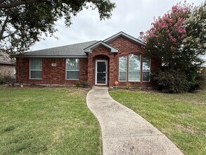 Building Photo - 704 Westwind Ln