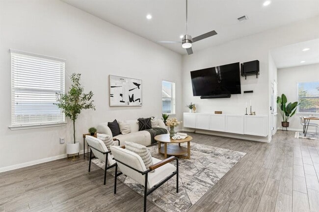 Foto del edificio - 7808 Glover Dr