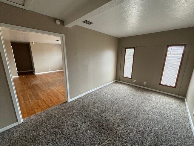 Foto del edificio - 3 bed 1.5 bath, move in ready!