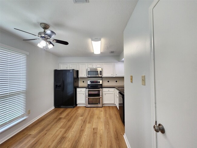 Building Photo - 8534 Dawnridge Dr