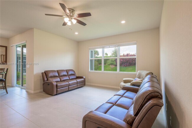 Foto del edificio - 12300 SW Myrtle Oak Dr