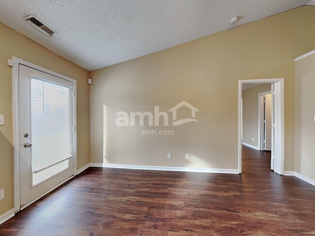 Foto del edificio - 3742 Laurel Cherry Ln