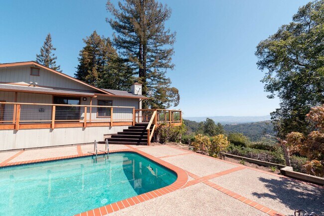 Building Photo - 3.5 Acre View Property Just a Few Minutes ...