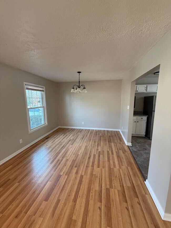 Foto del edificio - 1039 Kingsley Rd