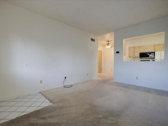 Building Photo - 2 Bedroom 2 Bathroom