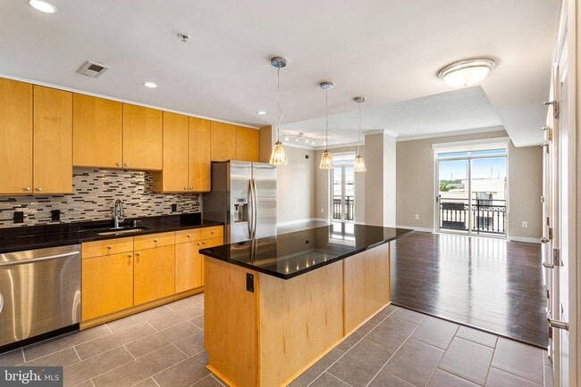 Building Photo - 155 Potomac Passage