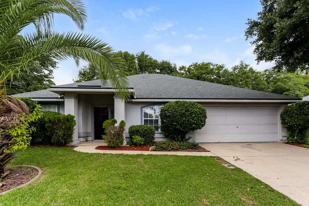 Foto principal - 14196 Crestwick Dr W