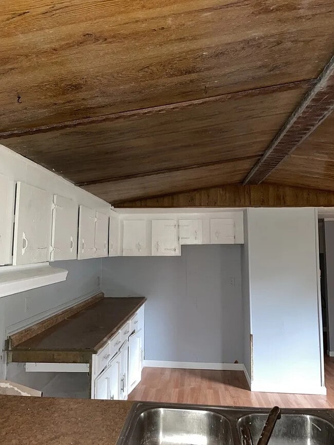 Building Photo - 2 Bedroom 1 Bathroom