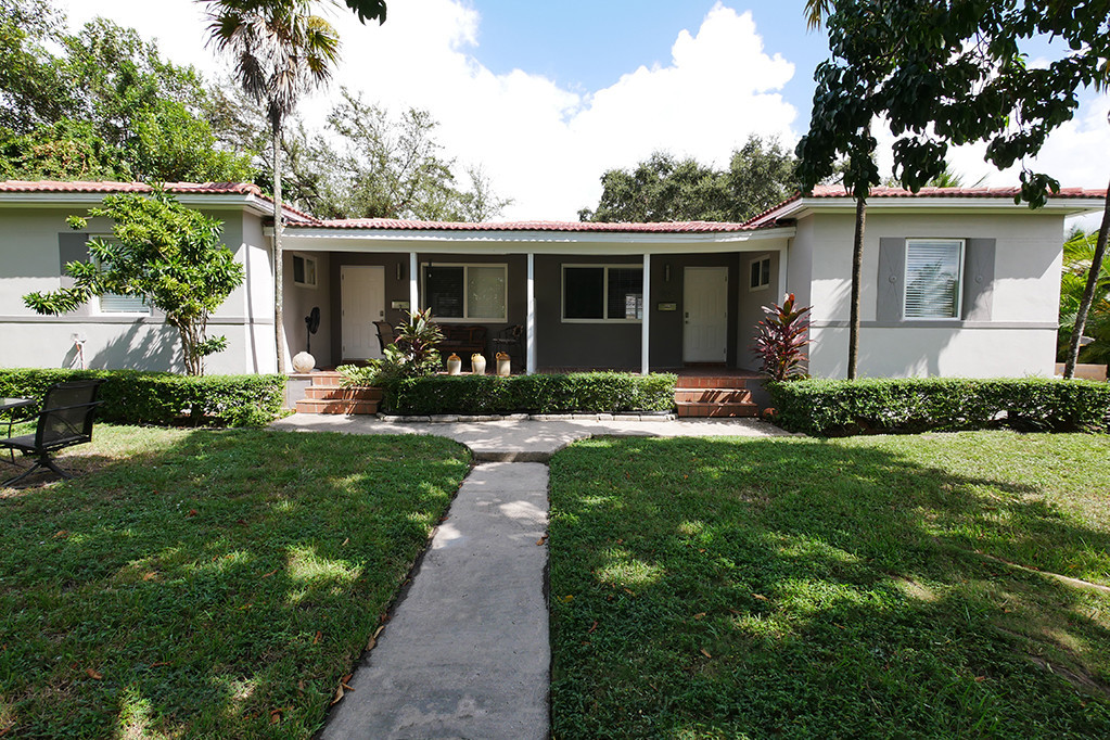 Primary Photo - Biscayne Park Duplex