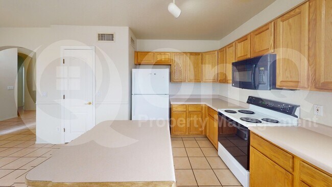 Foto del edificio - 8305 N Solitude Way