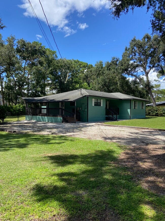 Building Photo - 5414 Lake Le Clare Rd