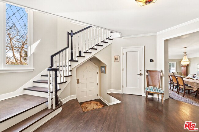 Foto del edificio - 401 N McCadden Pl