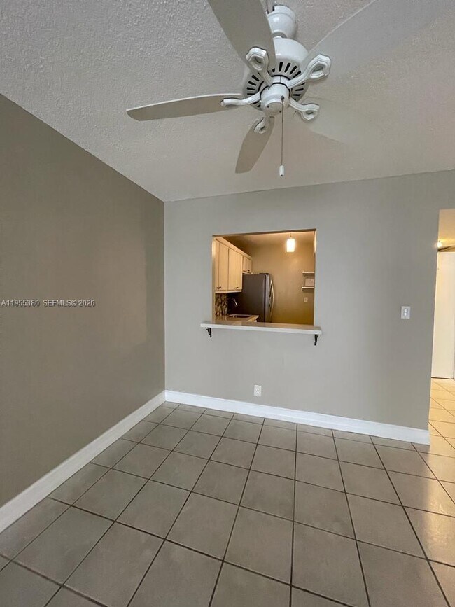 Foto del edificio - 1000 Parkview Dr