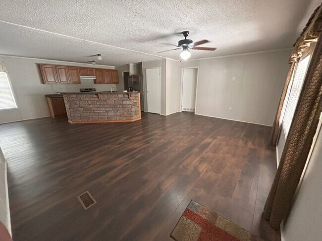 Foto del edificio - Immaculate 4BR Mobile Home in the heart of...