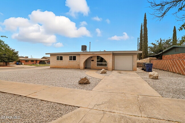 Building Photo - 5852 Wrangler Dr
