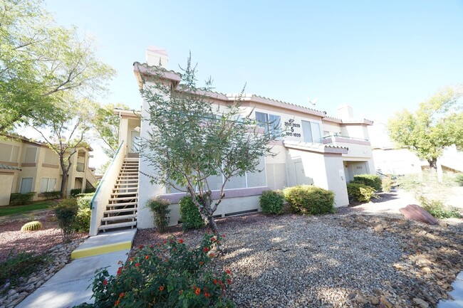 Building Photo - NO SHOWINGS until 12/16/2023