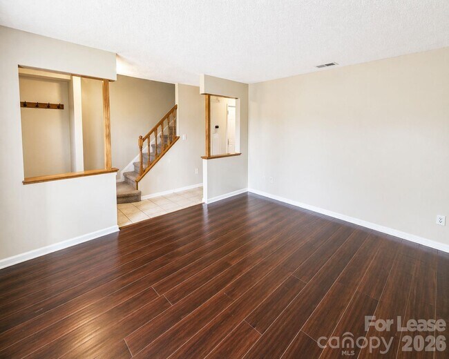 Foto del edificio - 9456 Lexington Cir