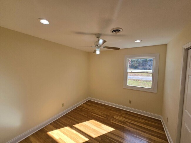 Foto del edificio - HOUSE AVAILABLE NOW IN  N. PRINCE GEORGE - ***MUST VIEW BEFORE YOU CAN APPLY***