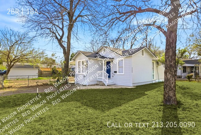 Building Photo - 2202 W Hermosa Dr