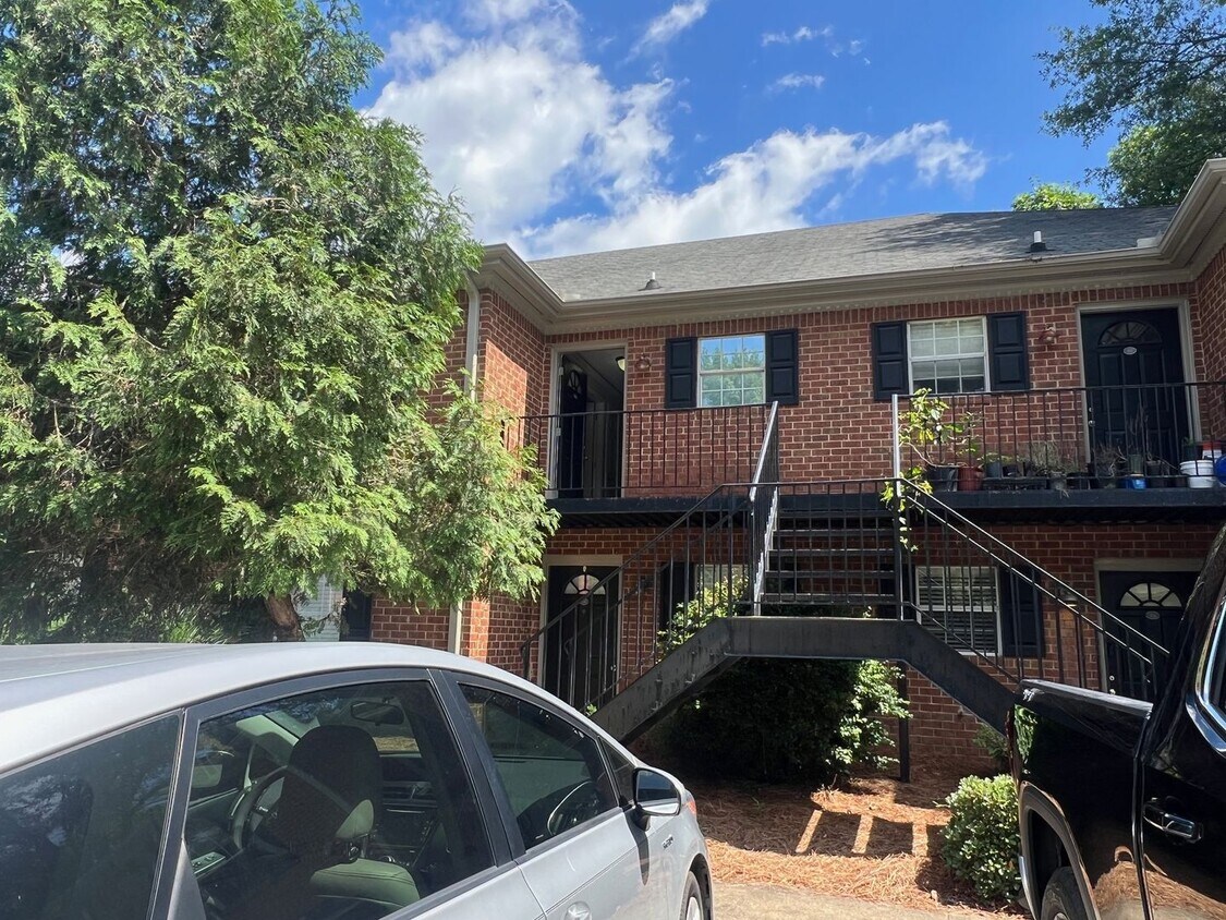 Foto del edificio - 2 bed 2 bath off Baxter St.