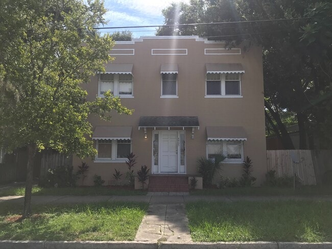 Building Photo - 1 Bed/1 Bath Apartment across from Hillsbo...