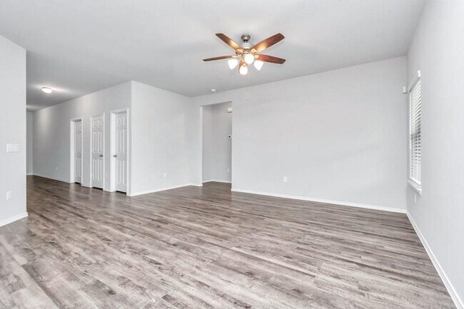 Foto del edificio - 2214 Welborn Dr