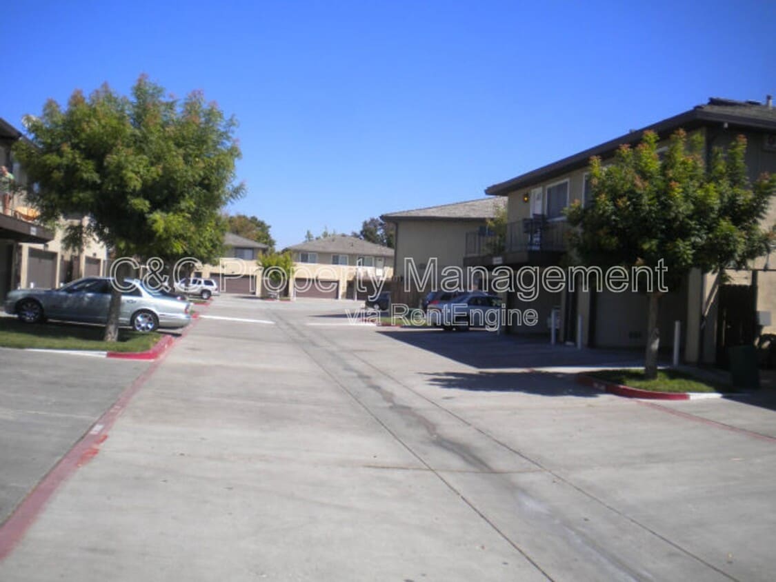 Building Photo - 5496 Judith St