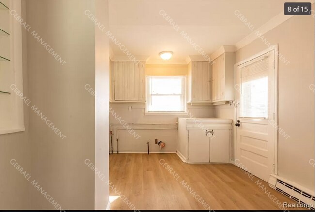 Foto del edificio - 23313 Hazelwood Ave