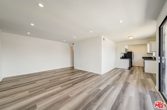Foto del edificio - 7453 Haskell Ave