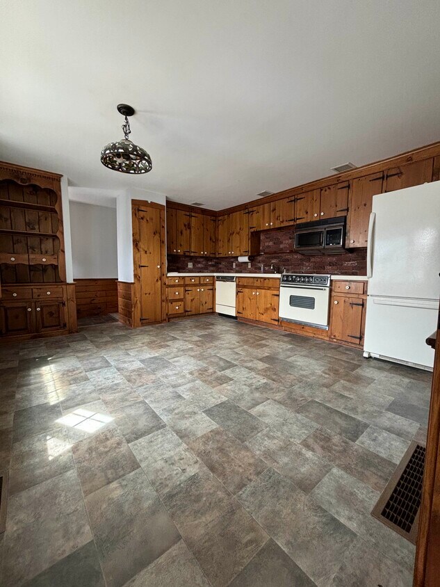 65 Harbor Ave Unit A, Nashua, NH 03060 Apartments in Nashua, NH