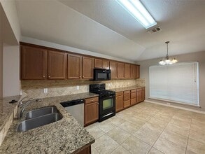 Building Photo - 905 Remington Dr